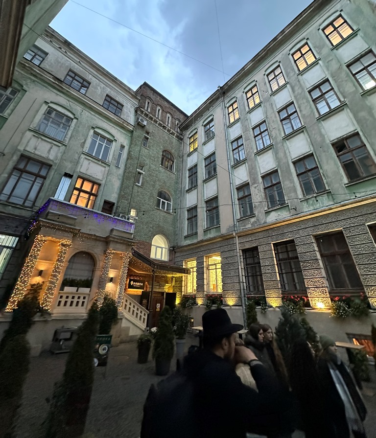 донедавна забутий тернопільський дворик